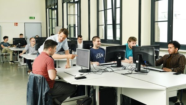 Unterricht in einem Computersaal